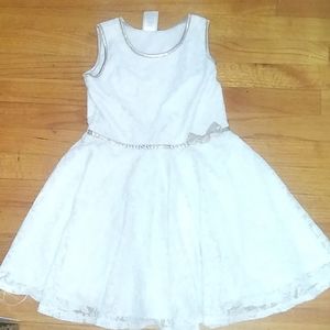 💙Beautiful white dress with silver trim